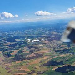 Flugwegposition um 14:38:15: Aufgenommen in der Nähe von Gemeinde Senftenbach, Österreich in 1438 Meter